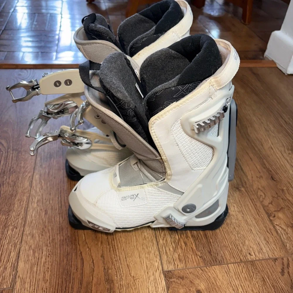 Apex ML-1 women's downhill ski boots Size 24.0 white gray snow boots
